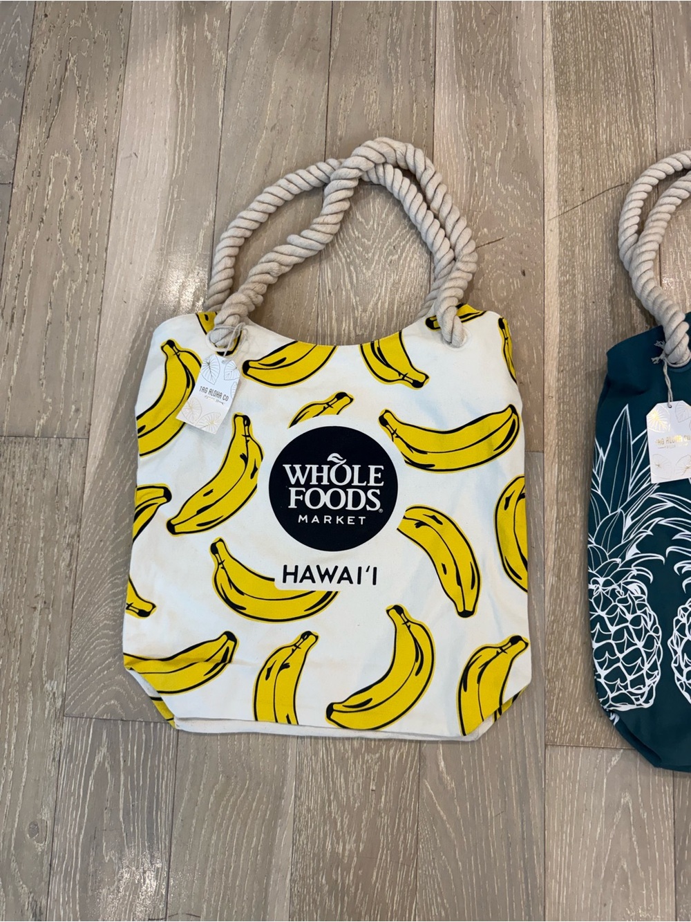 2 Whole Foods Market Exclusive Hawaii Design’s Banana PINEAPPLE Tote Bag - NWT - Picture 3 of 5